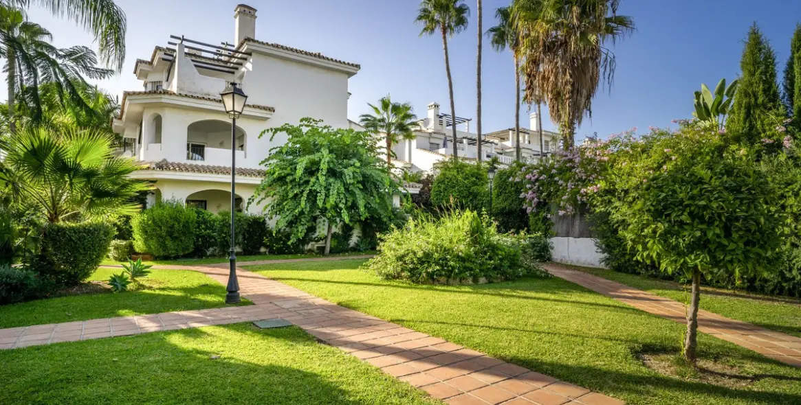 Продажа апартаментов на первом этаже в Nueva Andalucía 33