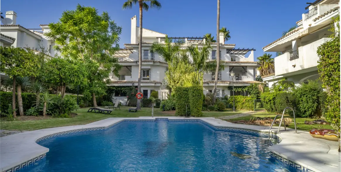 Продажа апартаментов на первом этаже в Nueva Andalucía 34