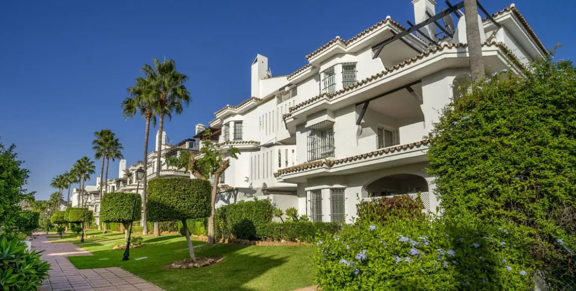 Продажа апартаментов на первом этаже в Nueva Andalucía 35