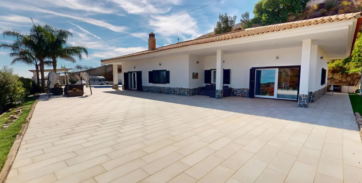 Sale of detached villa in Costa del Sol East 4