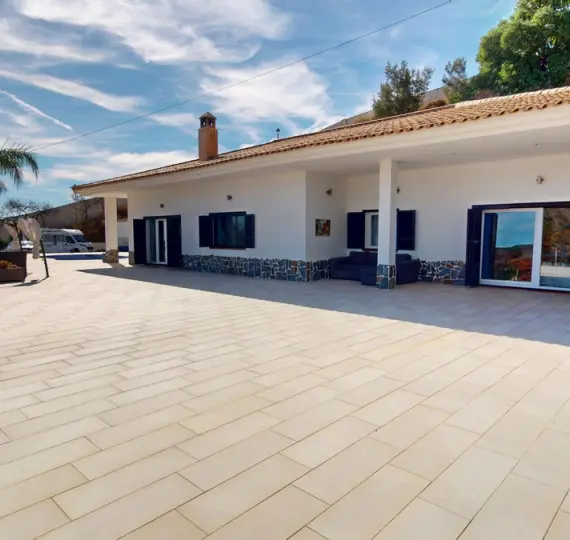 Detached villa R5220292