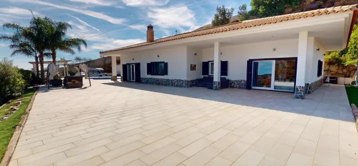 Detached villa R5220292 3