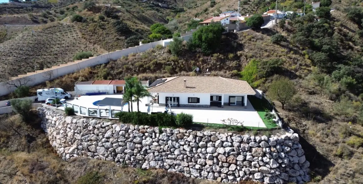 Sale of detached villa in Costa del Sol East 5
