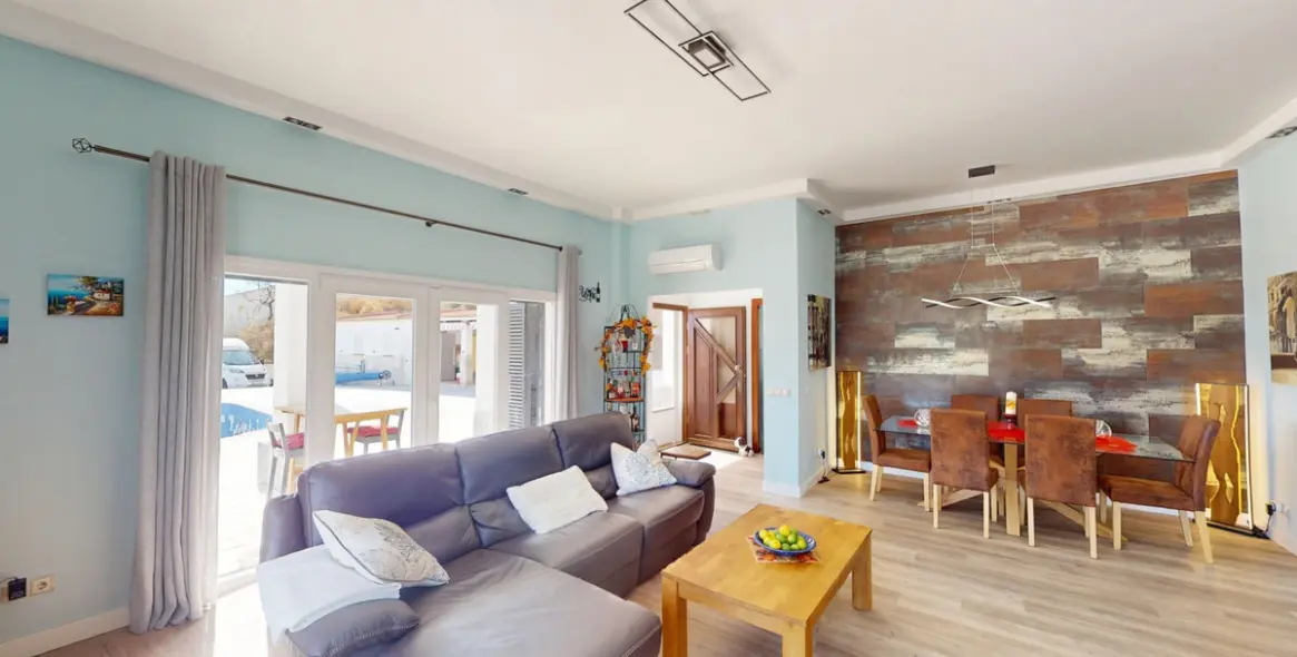 Sale of detached villa in Moclinejo 17