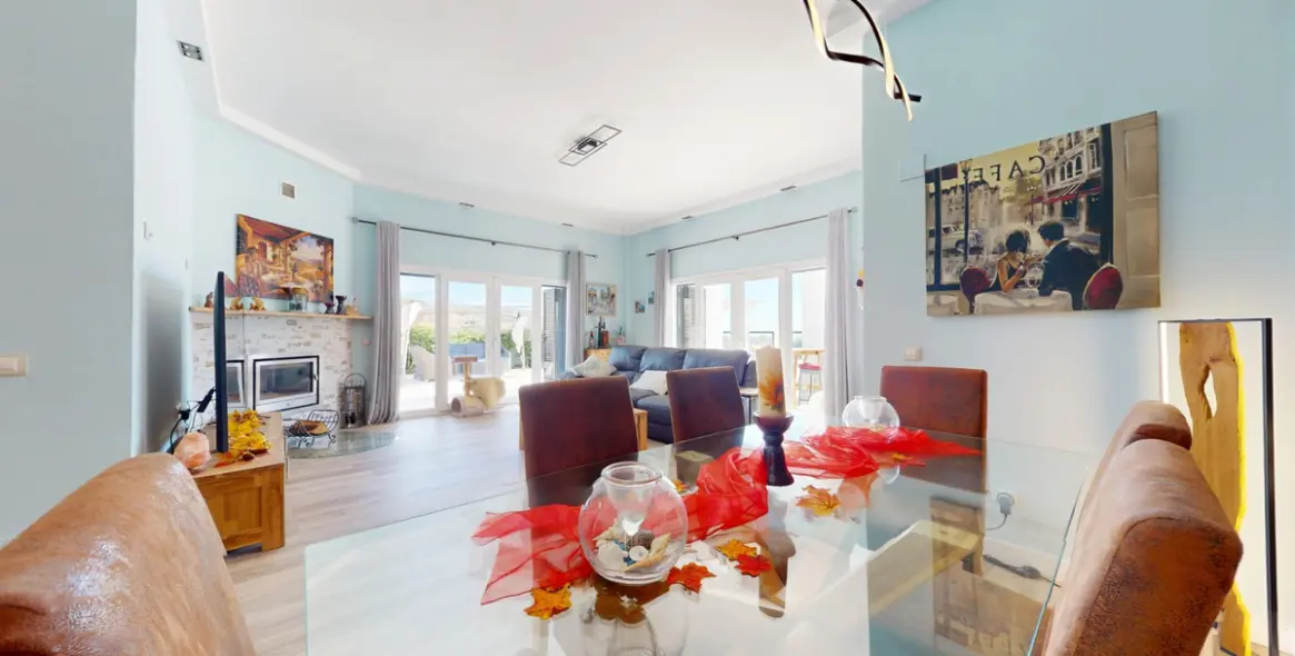 Sale of detached villa in Moclinejo 19