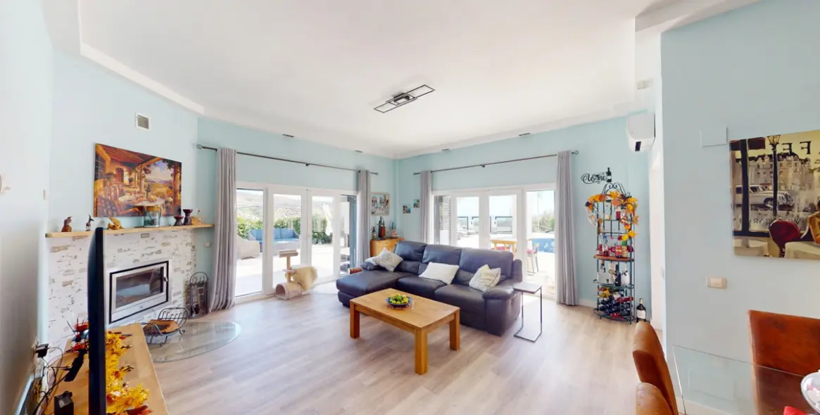 Sale of detached villa in Moclinejo 20