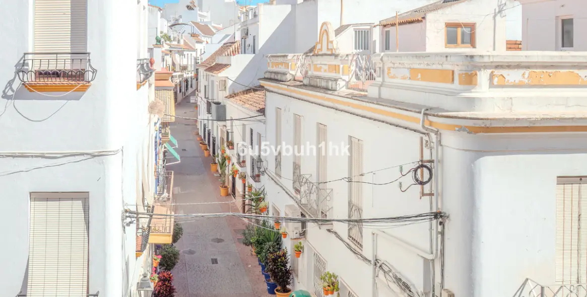 Sale of middle floor apartment in Estepona (district Estepona) 10