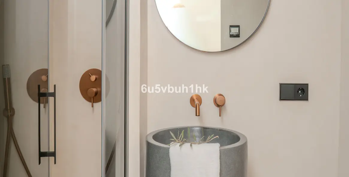 Venta de apartamento en planta media en Estepona 13