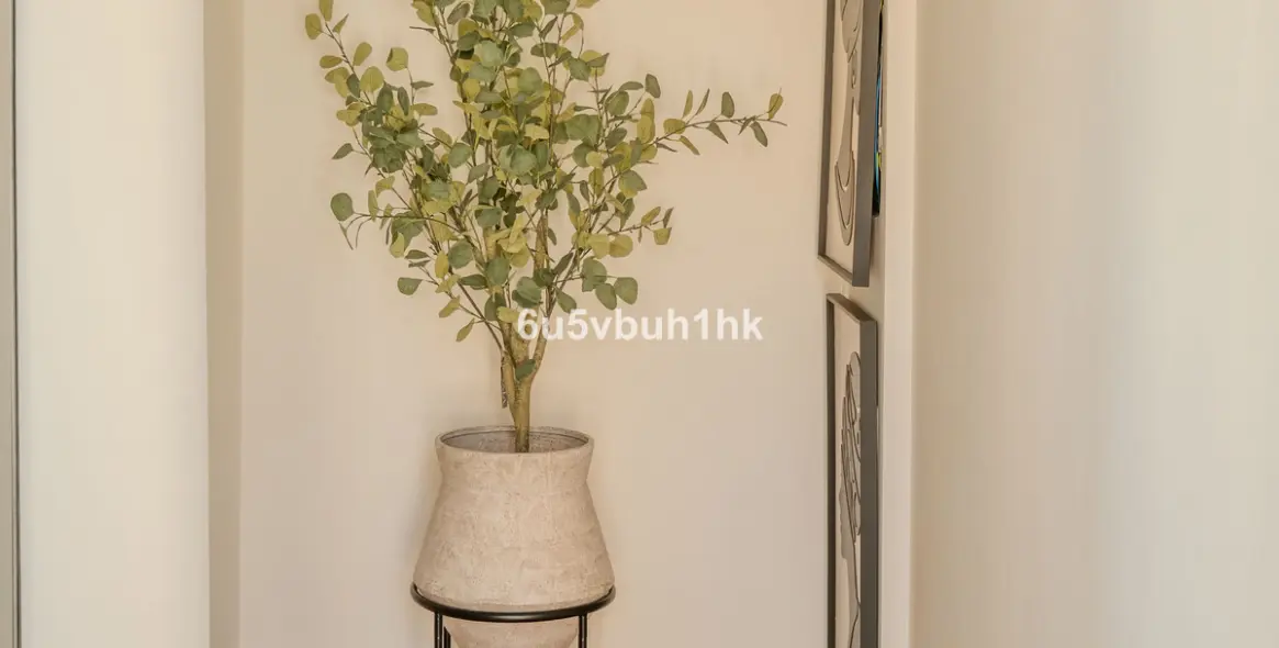 Venta de apartamento en planta media en Estepona 18