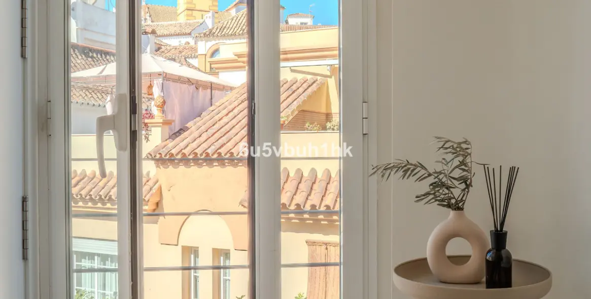 Venta de apartamento en planta media en Estepona 20