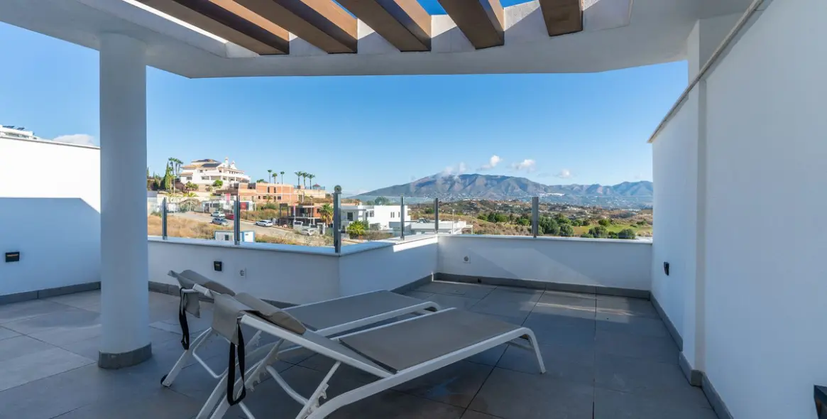 Sale of penthouse duplex in La Cala de Mijas 13