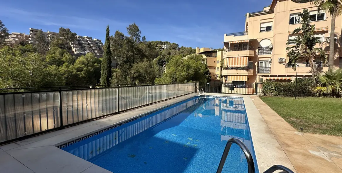 Продажа апартаментов на среднем этаже в Málaga Este 25