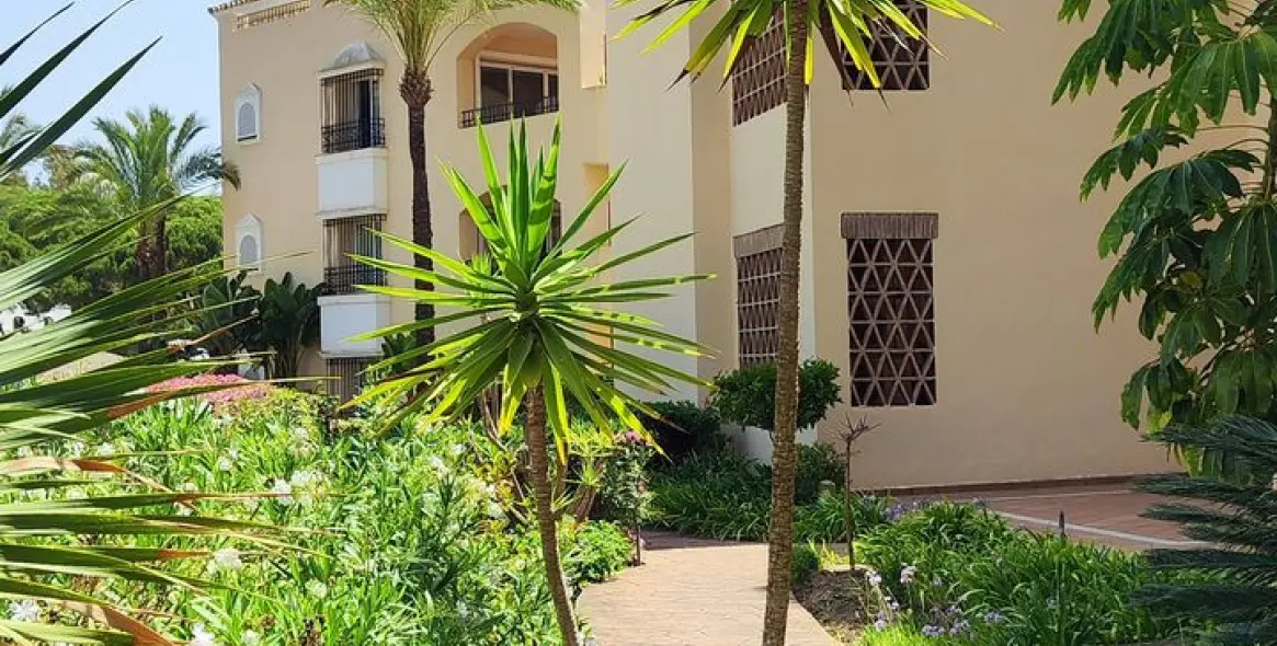 Sale of ground floor apartment in Elviria 2