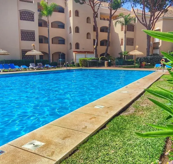 Sale of ground floor apartment in Elviria