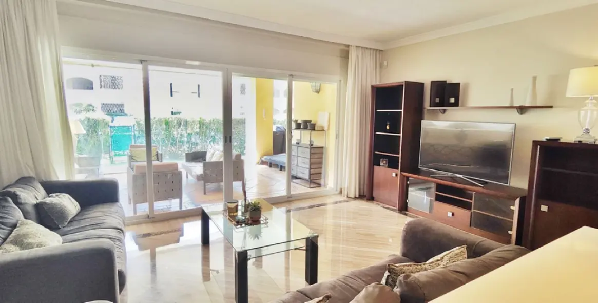 Sale of ground floor apartment in Elviria 5
