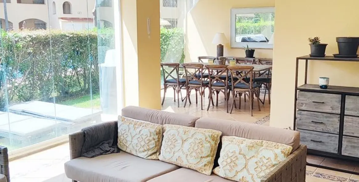 Sale of ground floor apartment in Elviria 8