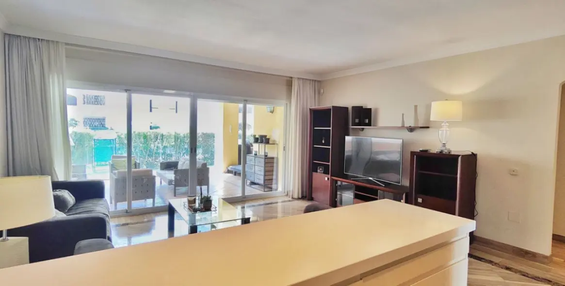 Sale of ground floor apartment in Elviria 12