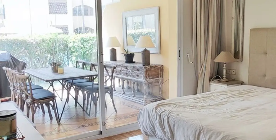 Sale of ground floor apartment in Elviria 14