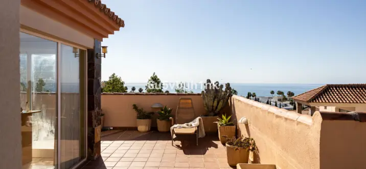 Sale of penthouse in Higueron 0