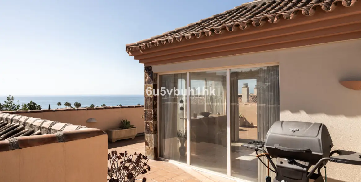 Sale of penthouse in Higueron 3