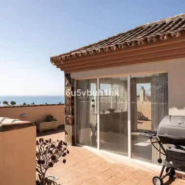 Sale of penthouse in Higueron