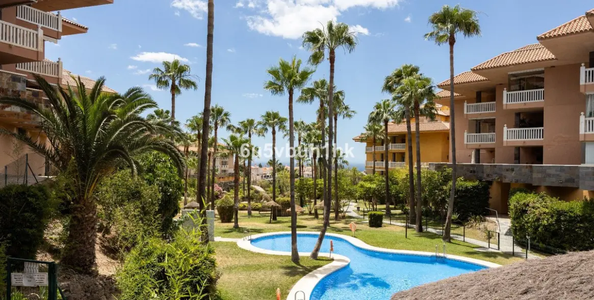 Sale of penthouse in Higueron 5