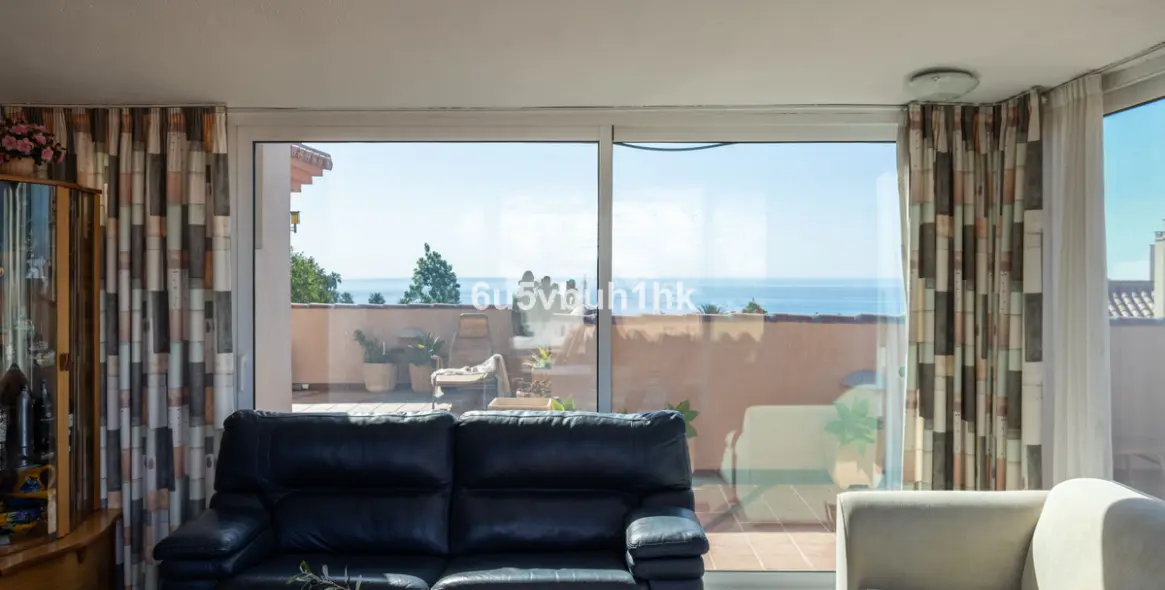 Sale of penthouse in Higueron 8