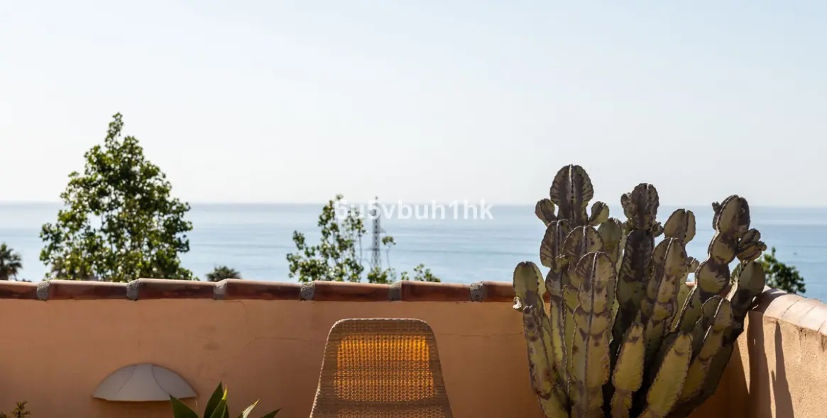 Sale of penthouse in Higueron 11