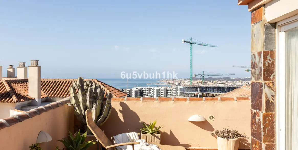 Sale of penthouse in Higueron 12