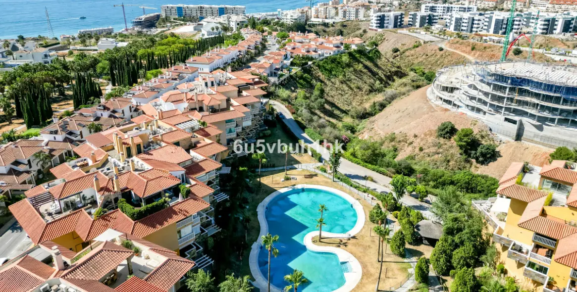 Sale of penthouse in Higueron 16