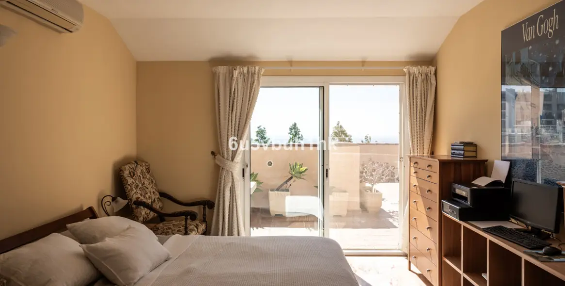 Sale of penthouse in Higueron 20