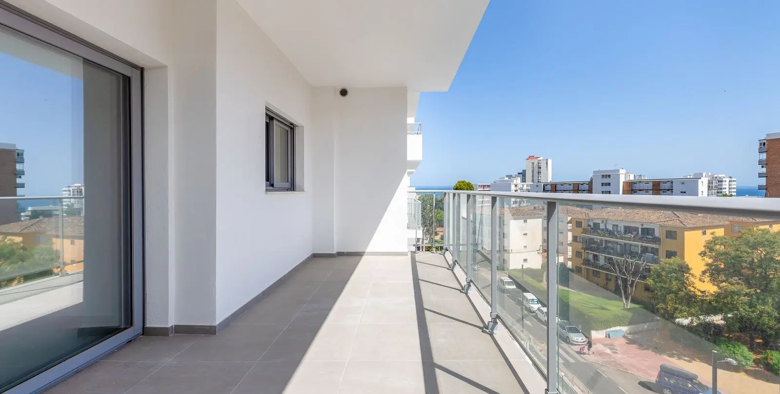 Sale of middle floor apartment in Benalmadena 1