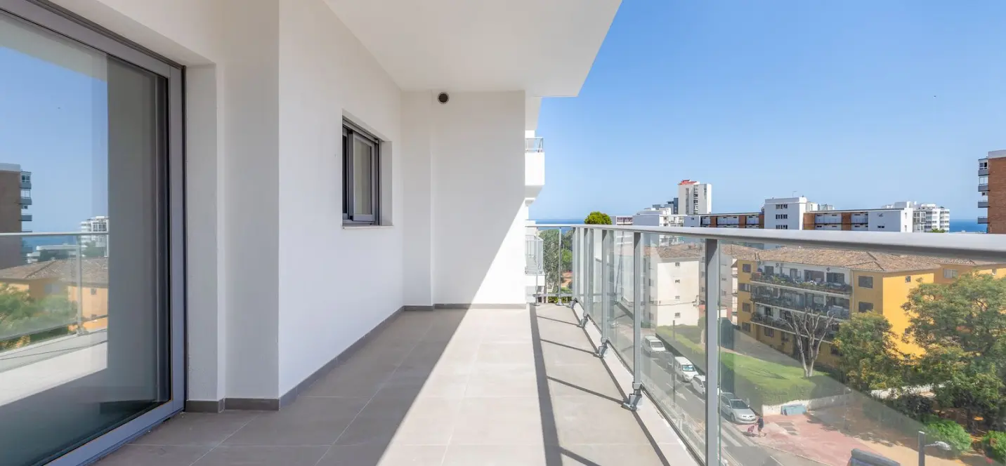 Sale of middle floor apartment in Benalmadena 0