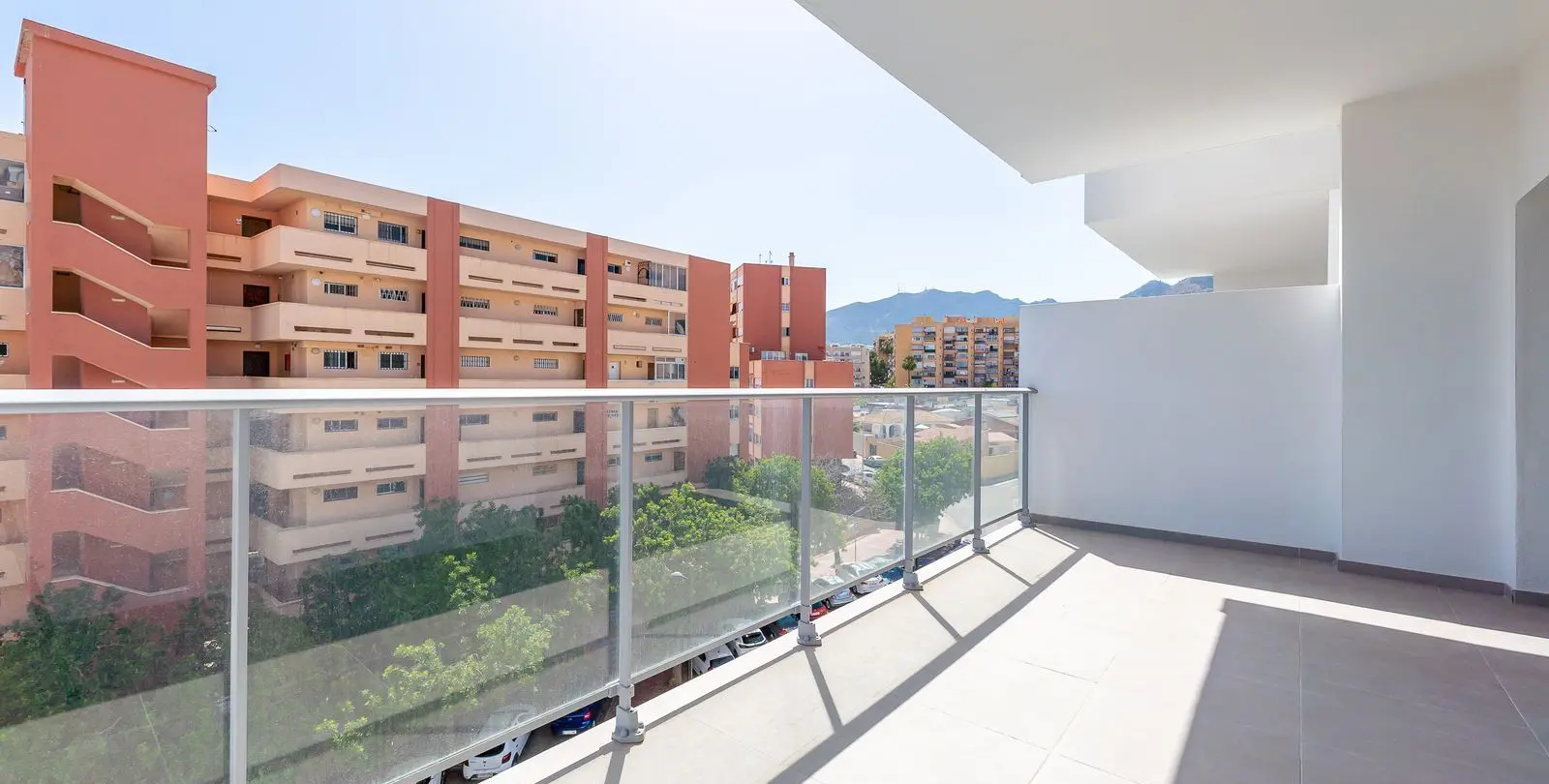 Sale of middle floor apartment in Benalmadena 2