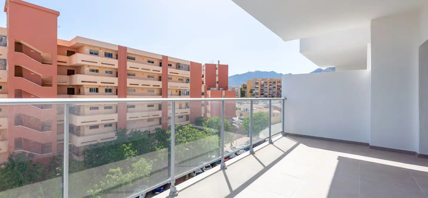 Sale of middle floor apartment in Benalmadena 1