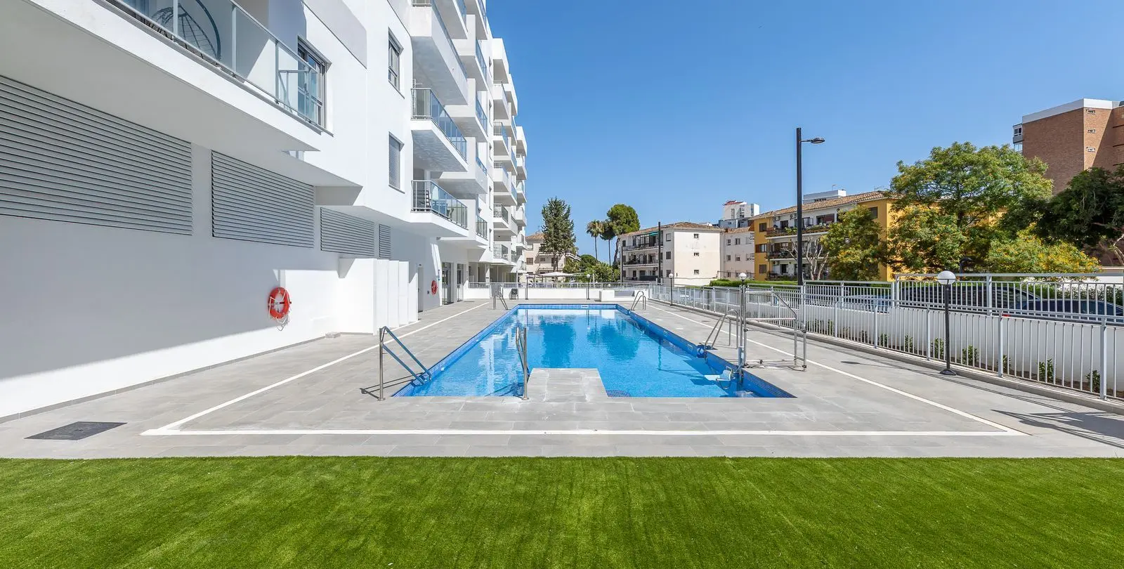 Sale of middle floor apartment in Benalmadena 16