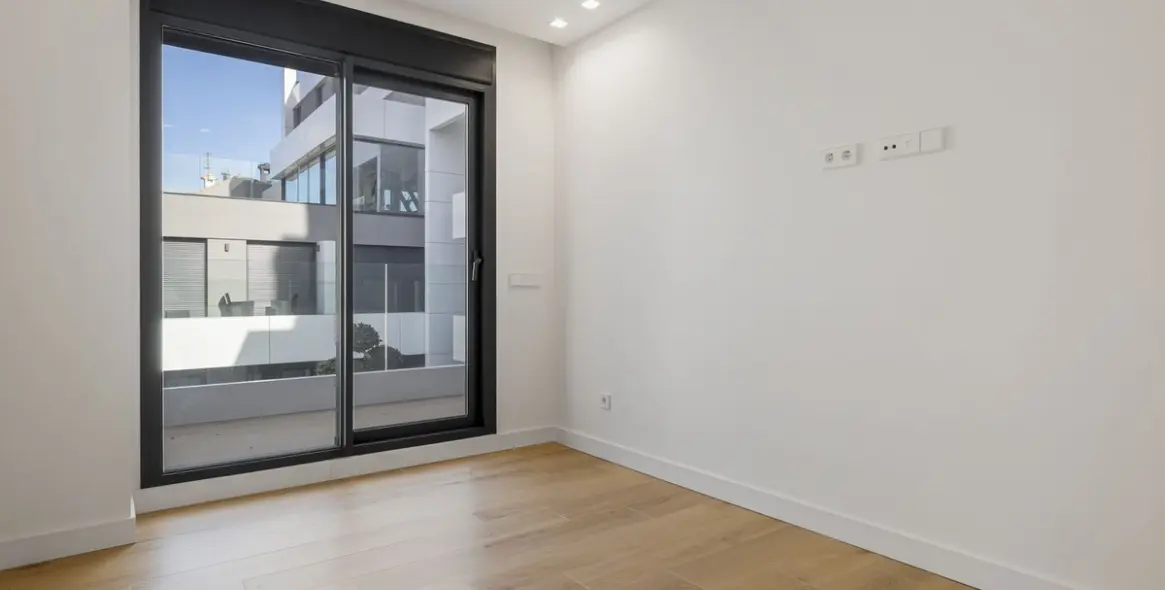 Sale of middle floor apartment in Fuengirola 10