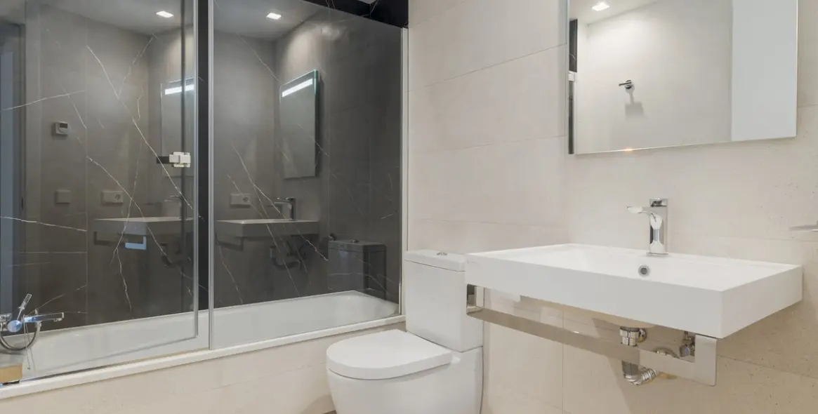 Sale of middle floor apartment in Fuengirola 19