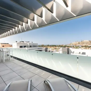 Sale of middle floor apartment in La Cala de Mijas