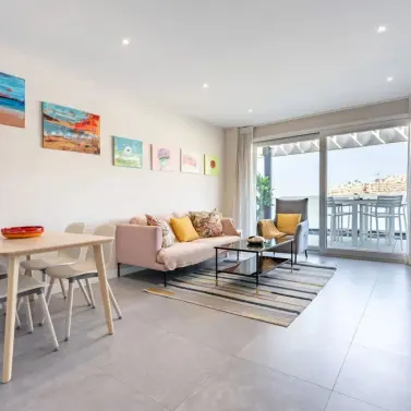 Sale of middle floor apartment in La Cala de Mijas