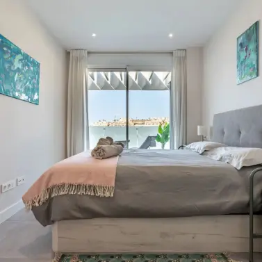 Sale of middle floor apartment in La Cala de Mijas