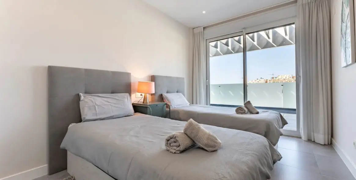 Sale of middle floor apartment in La Cala de Mijas 11