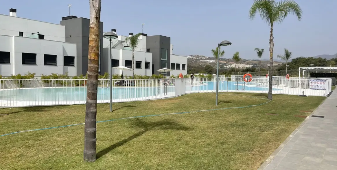 Sale of middle floor apartment in La Cala de Mijas 18