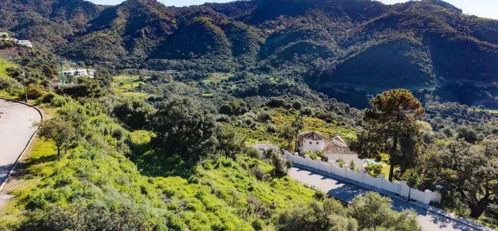 Продажа  жилого участка в Benahavís 1