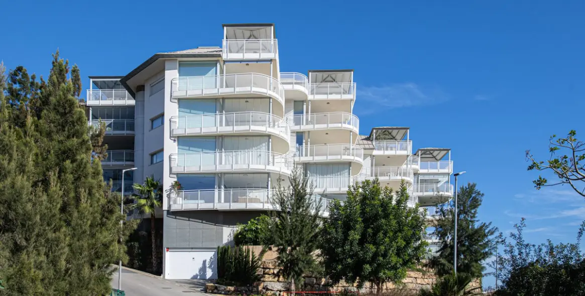 Sale of middle floor apartment in Benalmadena 1