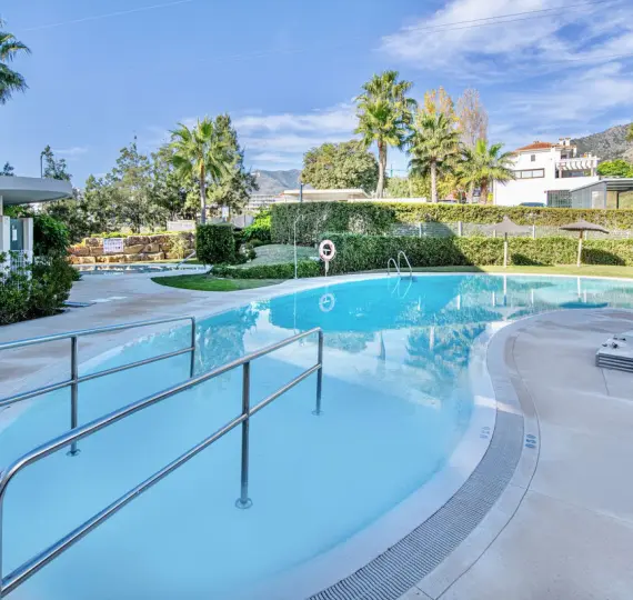 Sale of middle floor apartment in Benalmadena