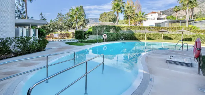 Sale of middle floor apartment in Benalmadena 1