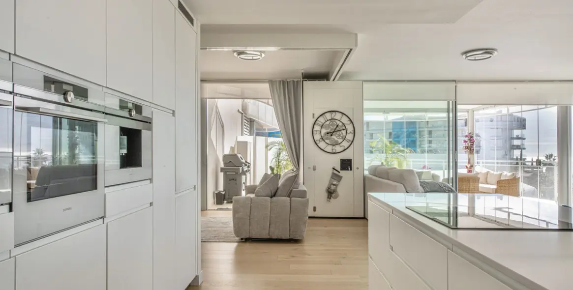 Sale of middle floor apartment in Benalmadena 17