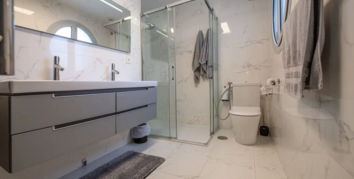 Sale of middle floor apartment in Benalmadena 26