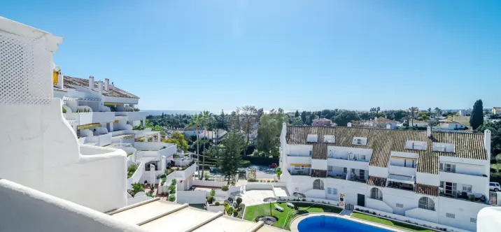 Sale of penthouse duplex in Nueva Andalucía 0